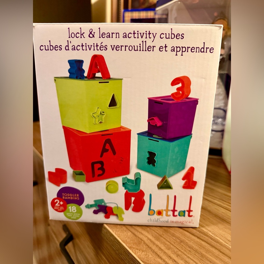BNIB Battat Lock and Learn Activity Cubes Playset -Hard to find!!
